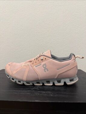 On Running Women's Size 10 Cloud Waterproof Run Train Sneaker in Pink and Gray
